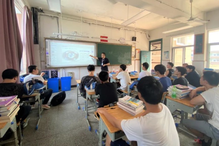 校企融合搭橋梁——工匠進(jìn)校上課啦！(圖3)