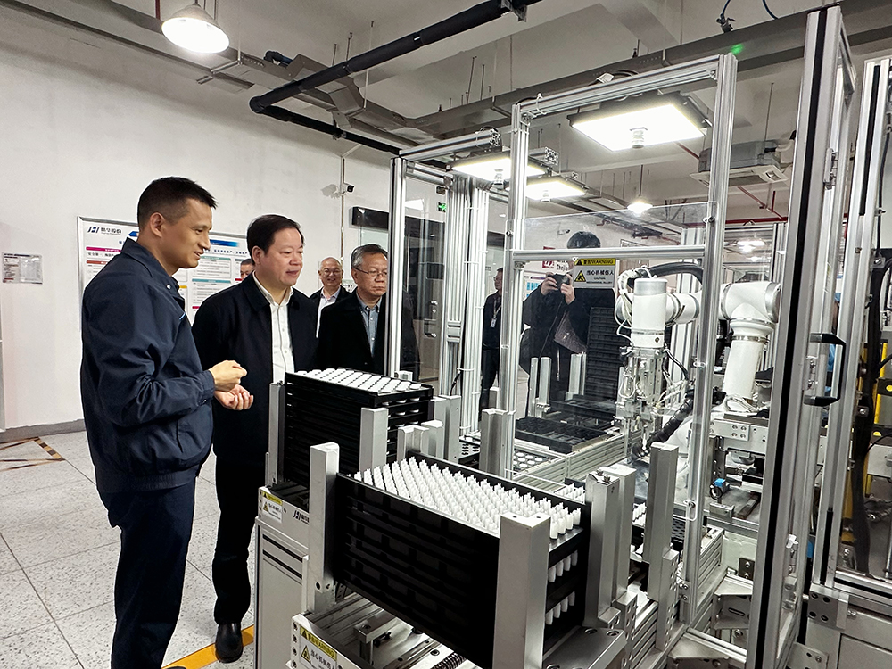 寧波市新能源汽車研究會會長一行蒞臨我司參觀調(diào)研(圖3)