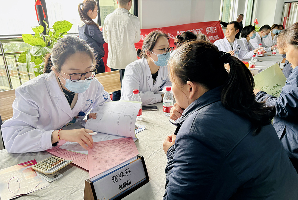 企業(yè)醫(yī)院同行 共筑健康防線｜鄞州二院專家團(tuán)隊(duì)來(lái)公司開(kāi)展健康義診(圖3)
