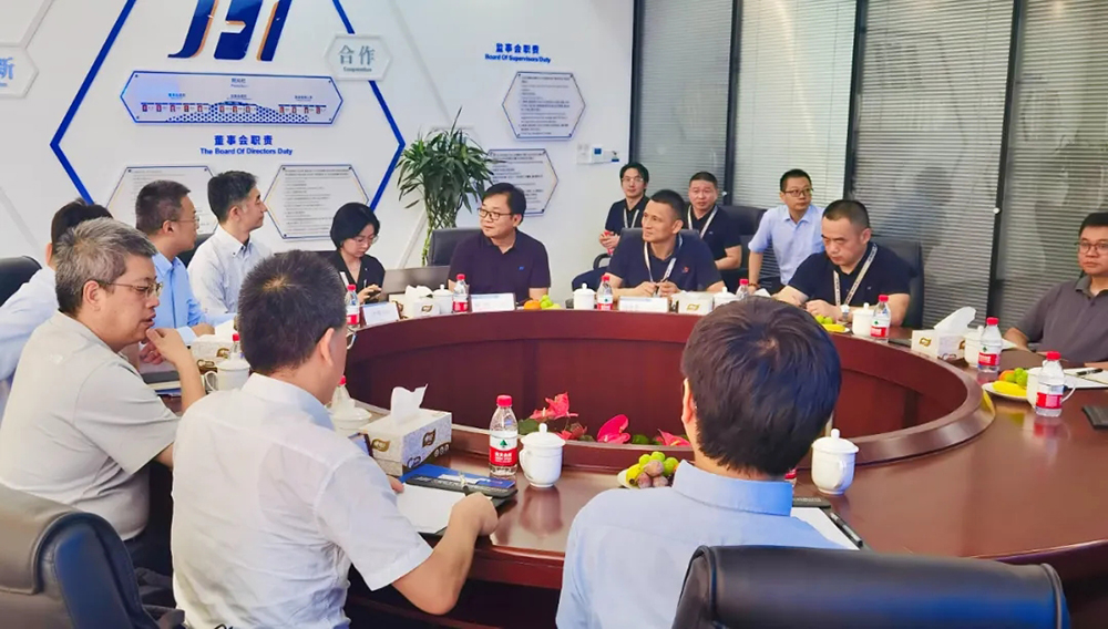 阿爾卑斯無錫研發(fā)中心一行蒞臨我司參觀交流(圖2)